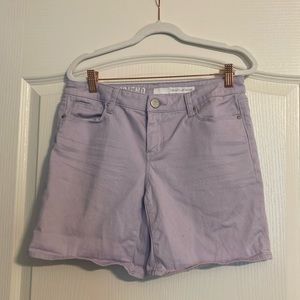 DNKY jean shorts in lavender , Sz 6 . Mid rise boyfriend style , 7in inseam